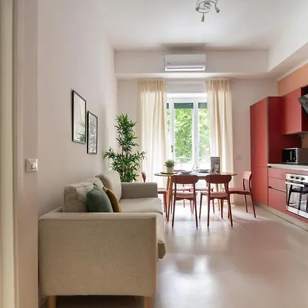 Modern Flats Near Center ميلان