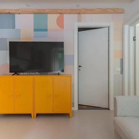 Modern Flats Near Center شقة *