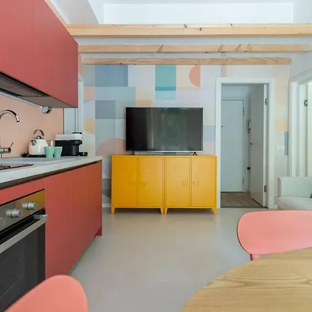 Modern Flats Near Center شقة *