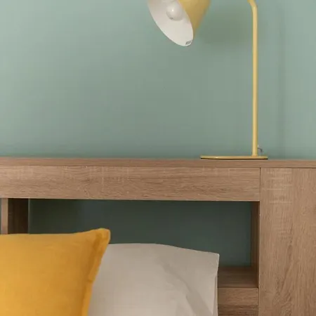 Modern Flats Near Center شقة