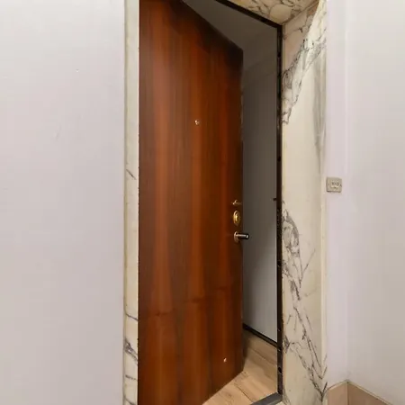 Modern Flats Near Center ميلان