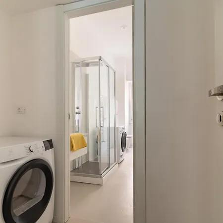 Modern Flats Near Center * ميلان