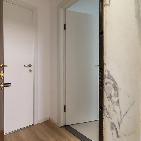 Modern Flats Near Center شقة