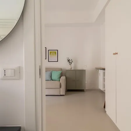 Modern Flats Near Center ميلان